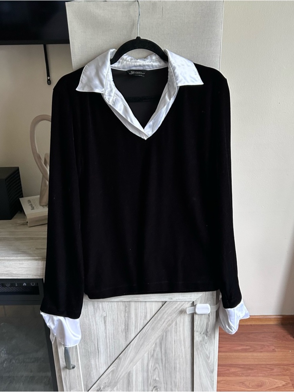 T & Company V-Neck Sweatshirt w/ White Collar & Cuffs